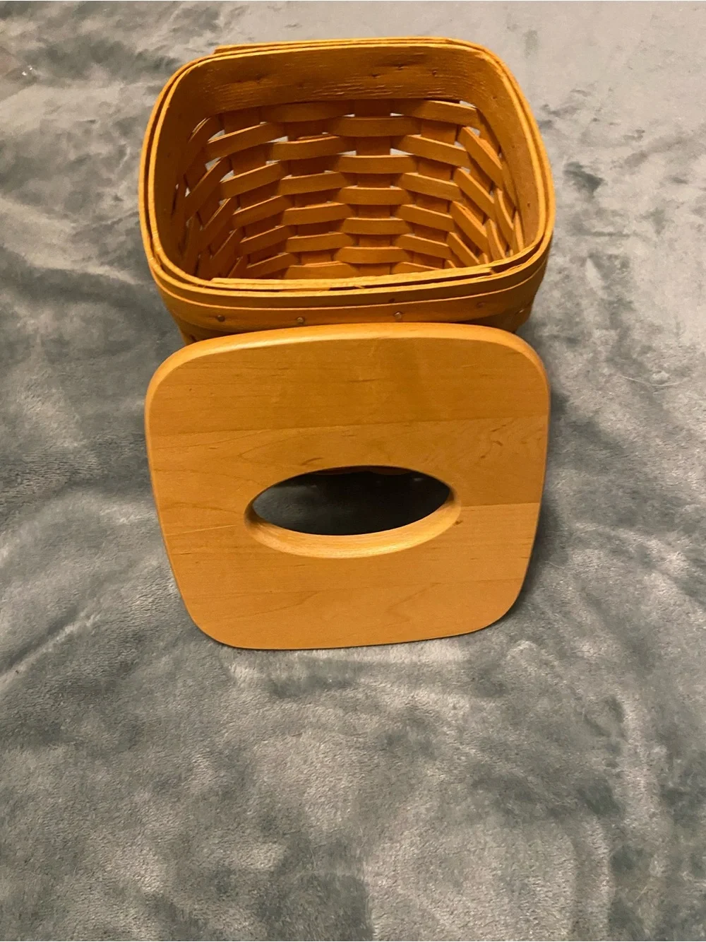 Longaberger Woven Tall Tissue Box Basket and lid 2001